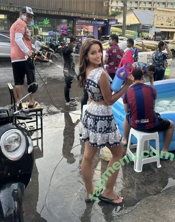 Amy Viranya Berry nude photo #0161 (amyviranya)