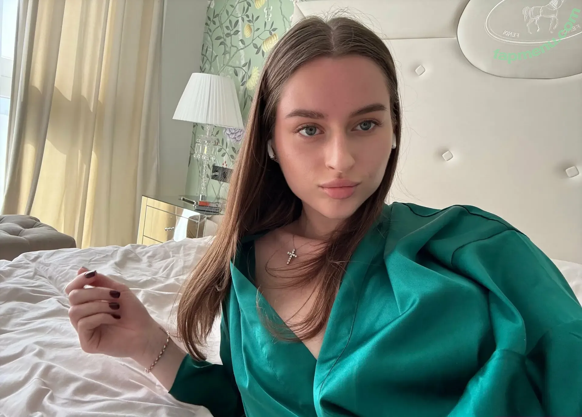 amywinestine nude photo #0054 (amywinestein)