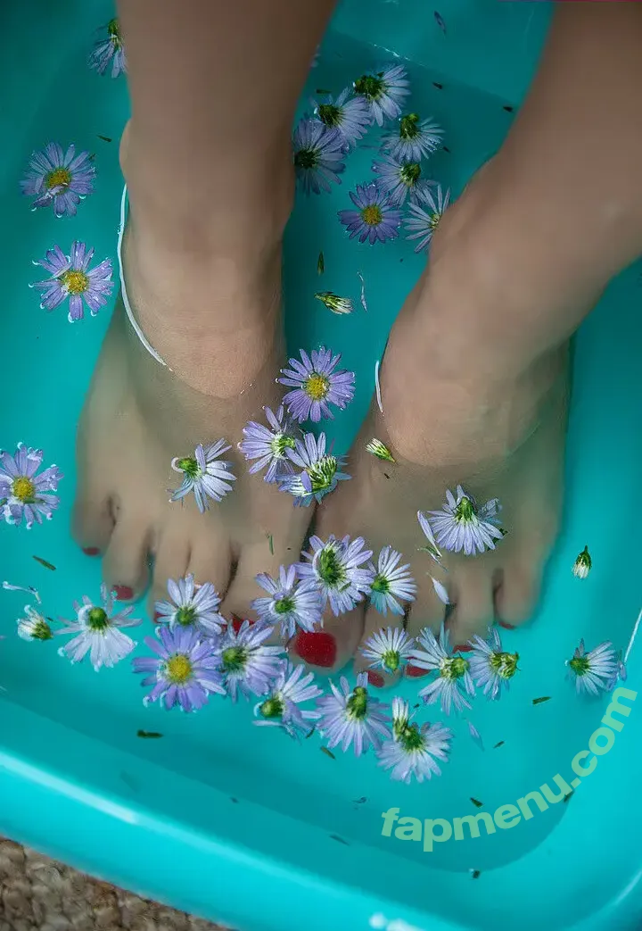 AnaBloom nude photo #0202 (Ana Bloom / AnaBloomxox / anabloomvisualartist)