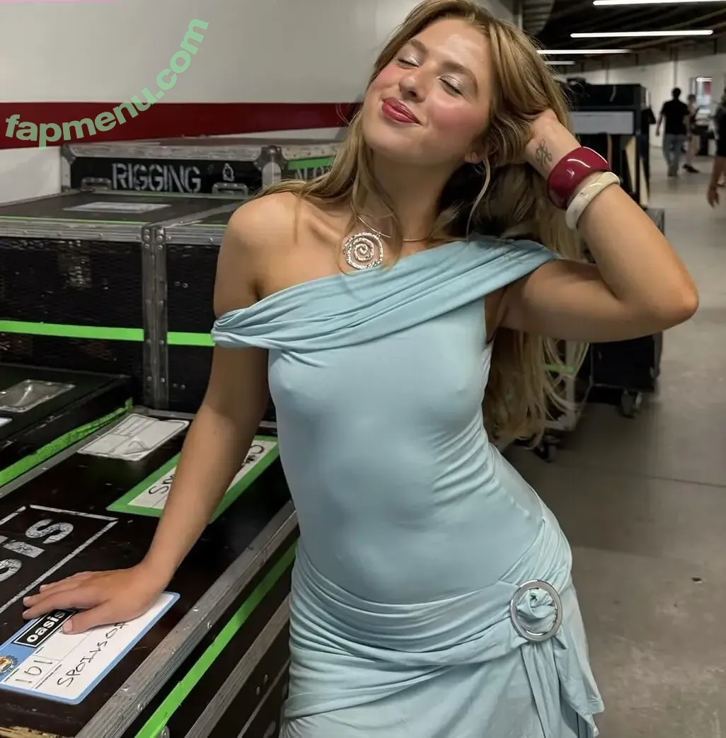 Anais Gallagher nude photo #0145 (gallagher_anais)