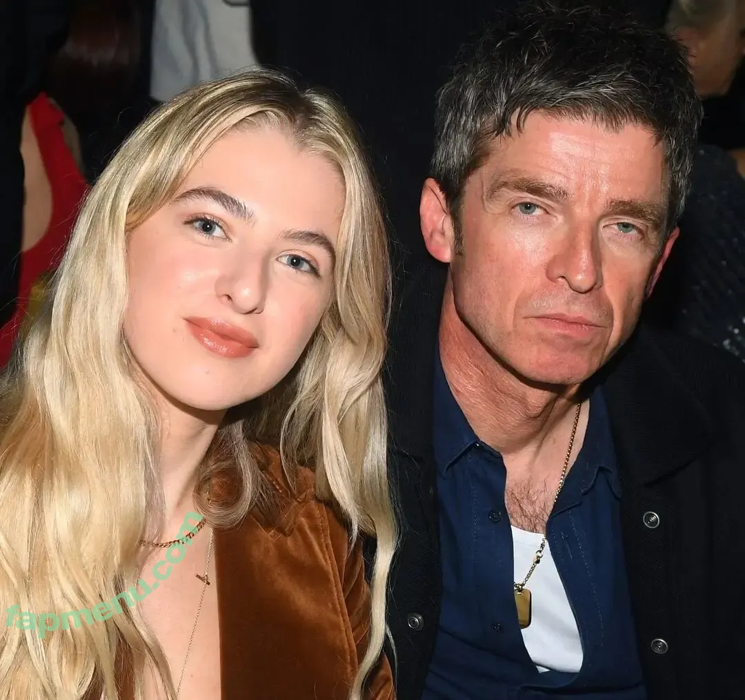 Anais Gallagher nude photo #0163 (gallagher_anais)