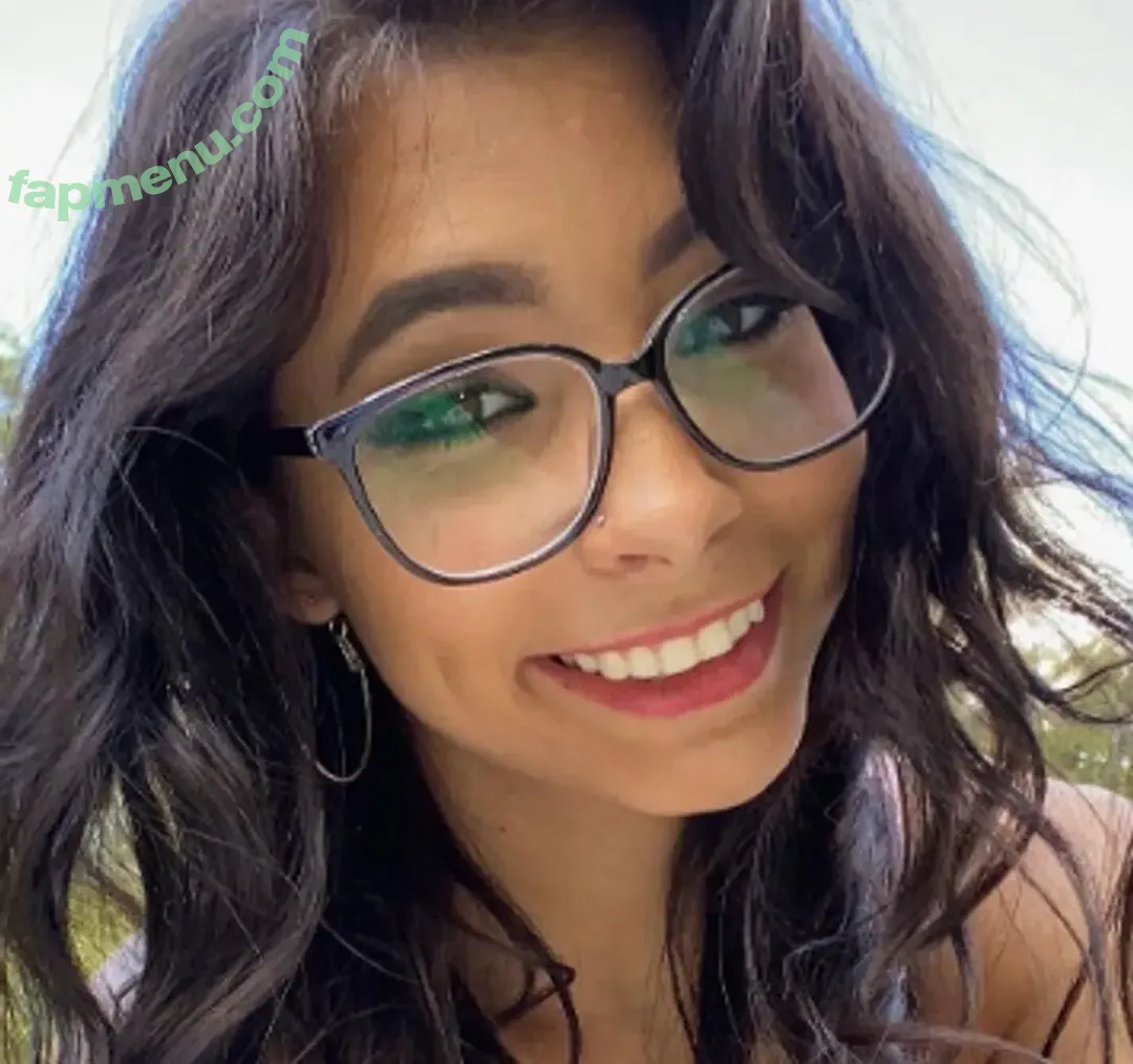 anakhalifaaa nude photo #0011 (anakhalifaaa)
