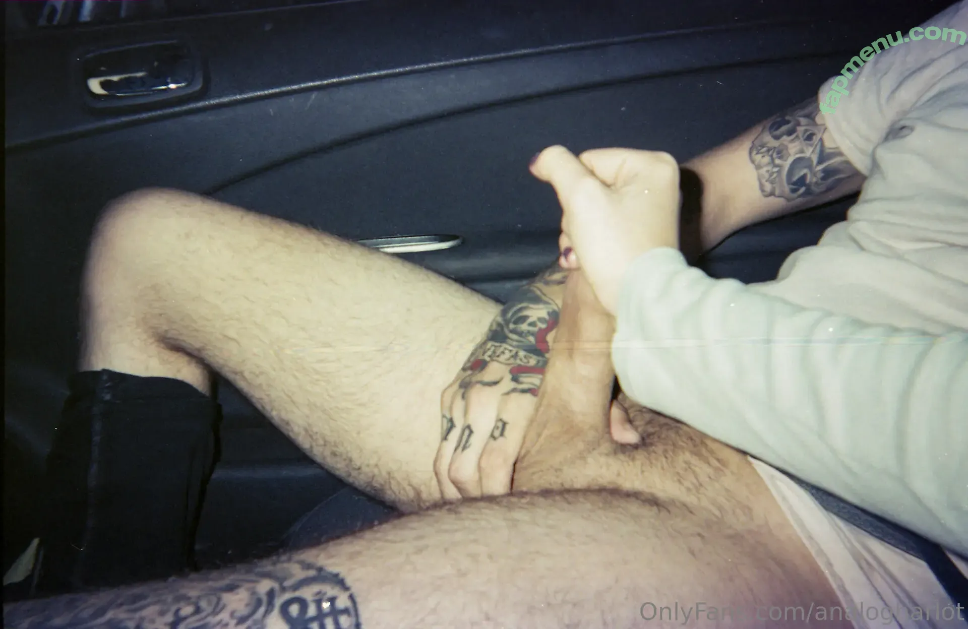 analogharlot nude photo #0027 (analogheld)