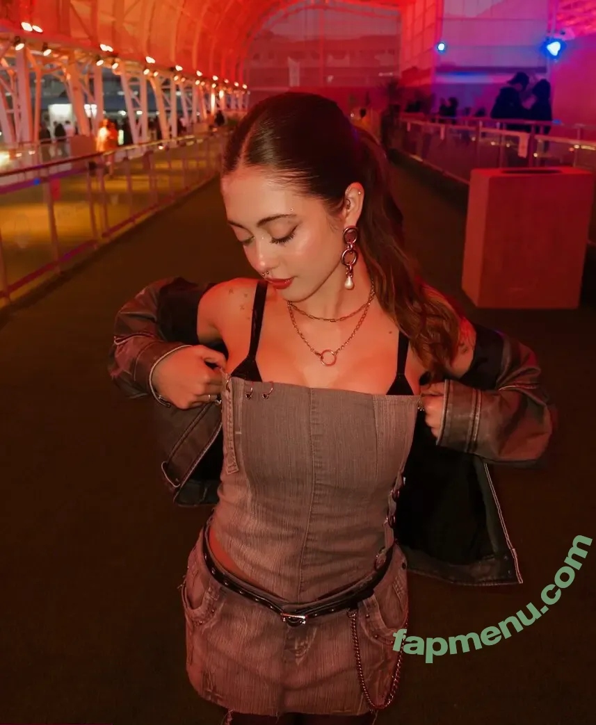 Ananda Morais nude photo #1048 (ananda)