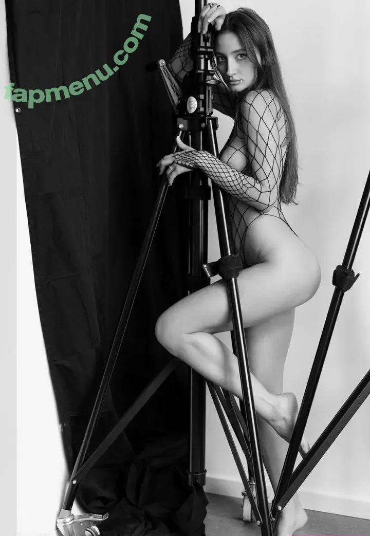 Anastasiia Zakharenko nude photo #0004 (Gvenssye / zakharenkoanastasiia_)