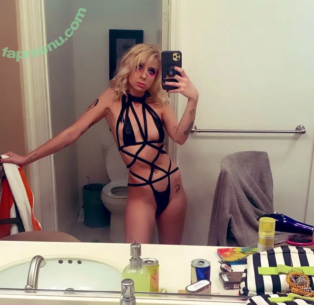 Andiecase nude photo #0003 (Andiecase)