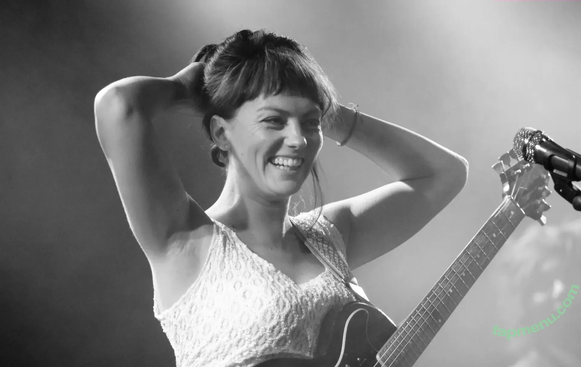 Angel Olsen nude photo #0006 (angelolsen / angelolsenmusic)