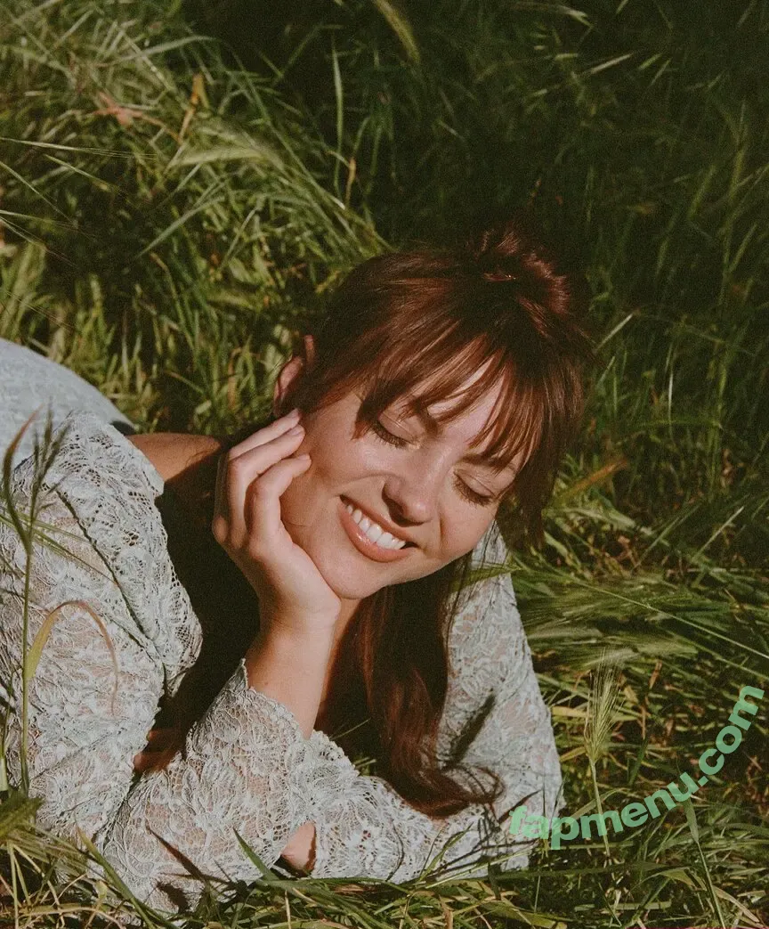 Angel Olsen nude photo #0027 (angelolsen / angelolsenmusic)