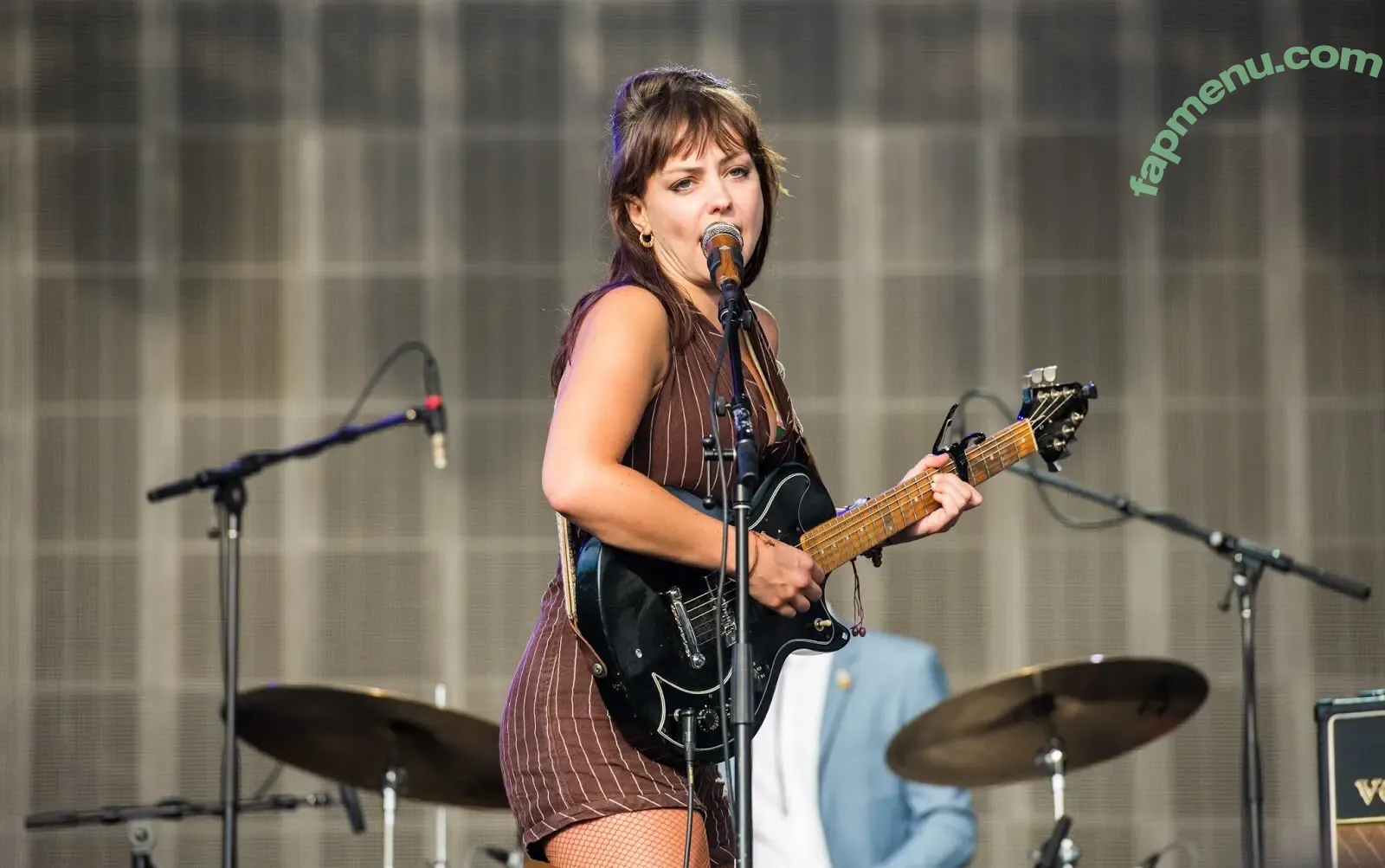 Angel Olsen nude photo #0034 (angelolsen / angelolsenmusic)