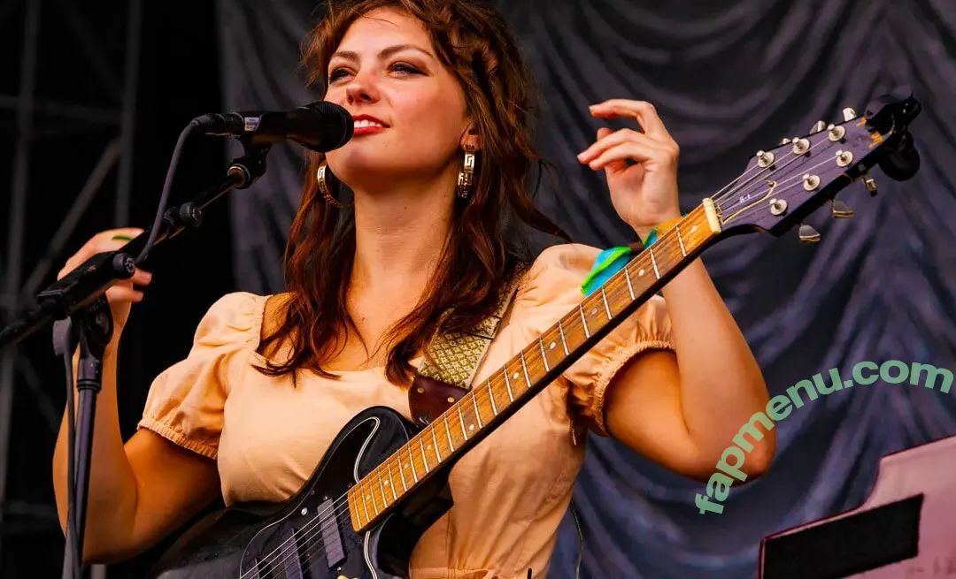 Angel Olsen nude photo #0035 (angelolsen / angelolsenmusic)