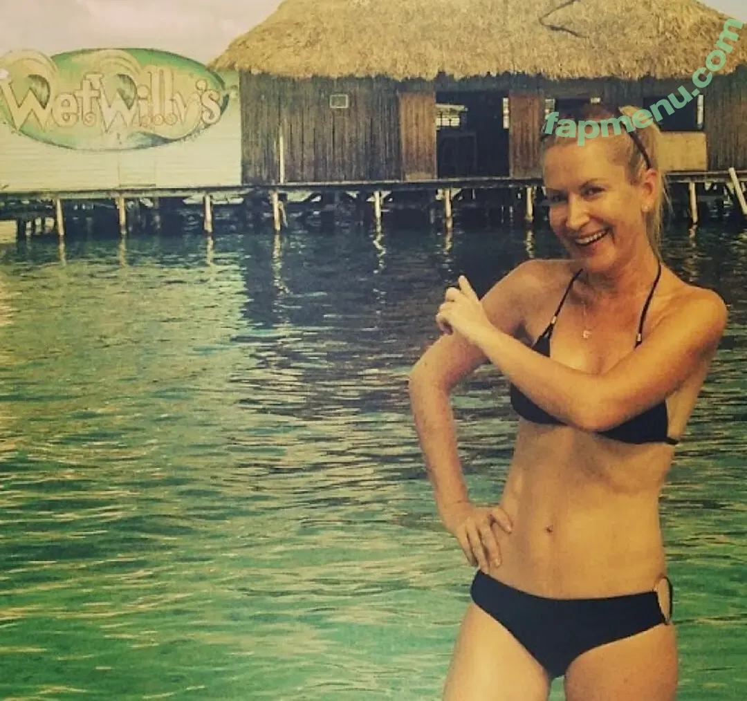 Angela Kinsey nude photo #0079 (angelakinsey)