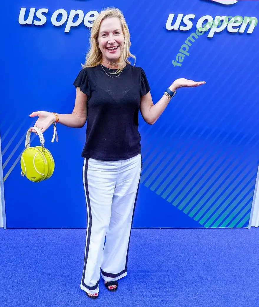 Angela Kinsey nude photo #0092 (angelakinsey)