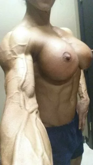 Angela Salvagno / muscleexotica nude photo #0016