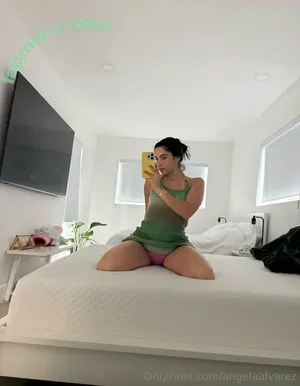 Angelaalvarez / angeelaalvarezz nude photo #0023