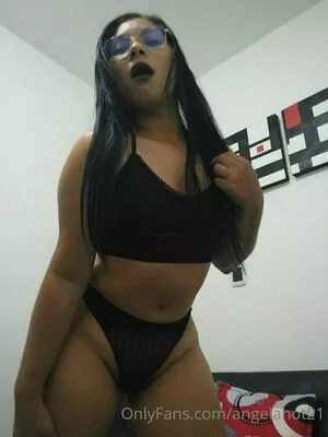 angelahot21 / lilhunee21 nude photo #0001