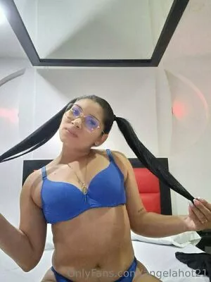 angelahot21 / lilhunee21 nude photo #0049