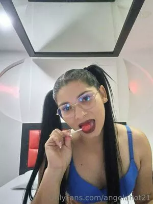 angelahot21 / lilhunee21 nude photo #0054