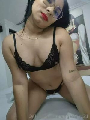 angelahot21 / lilhunee21 nude photo #0064