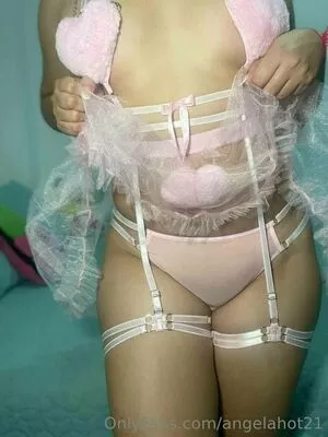 angelahot21 / lilhunee21 nude photo #0094