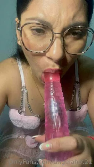 angelahot21 / lilhunee21 nude photo #0116