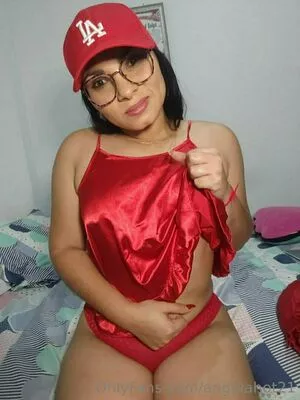 angelahot21 / lilhunee21 nude photo #0118