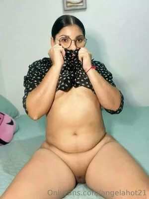 angelahot21 / lilhunee21 nude photo #0129