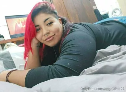 angelahot21 / lilhunee21 nude photo #0187
