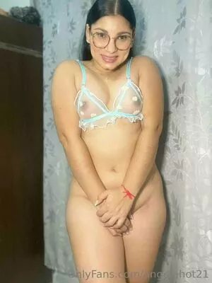 angelahot21 / lilhunee21 nude photo #0194