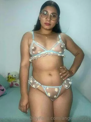 angelahot21 / lilhunee21 nude photo #0203