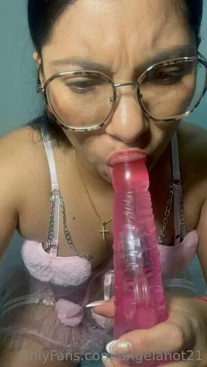 angelahot21 / lilhunee21 nude photo #0239