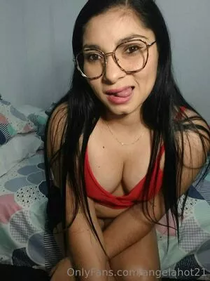 angelahot21 / lilhunee21 nude photo #0357