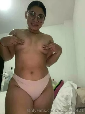 angelahot21 / lilhunee21 nude photo #0396