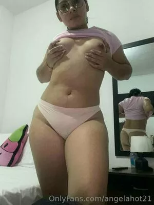 angelahot21 / lilhunee21 nude photo #0399