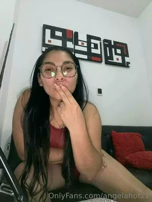 angelahot21 / lilhunee21 nude photo #0410