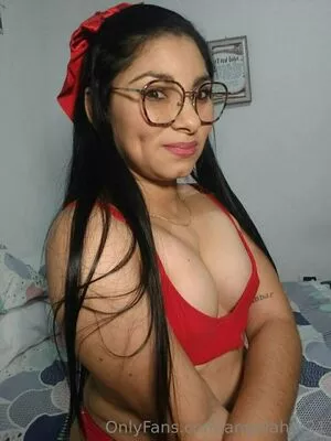 angelahot21 / lilhunee21 nude photo #0415