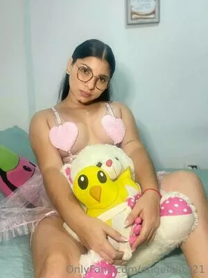 angelahot21 / lilhunee21 nude photo #0452