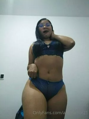 angelahot21 / lilhunee21 nude photo #0462