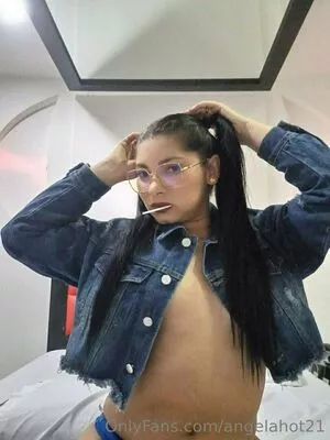angelahot21 / lilhunee21 nude photo #0485