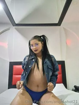 angelahot21 / lilhunee21 nude photo #0487