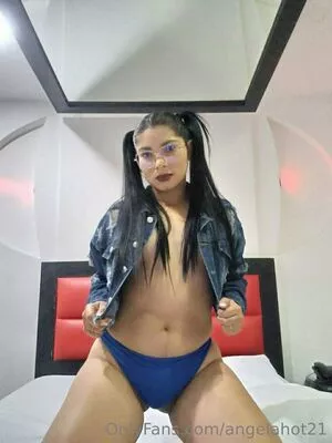 angelahot21 / lilhunee21 nude photo #0491