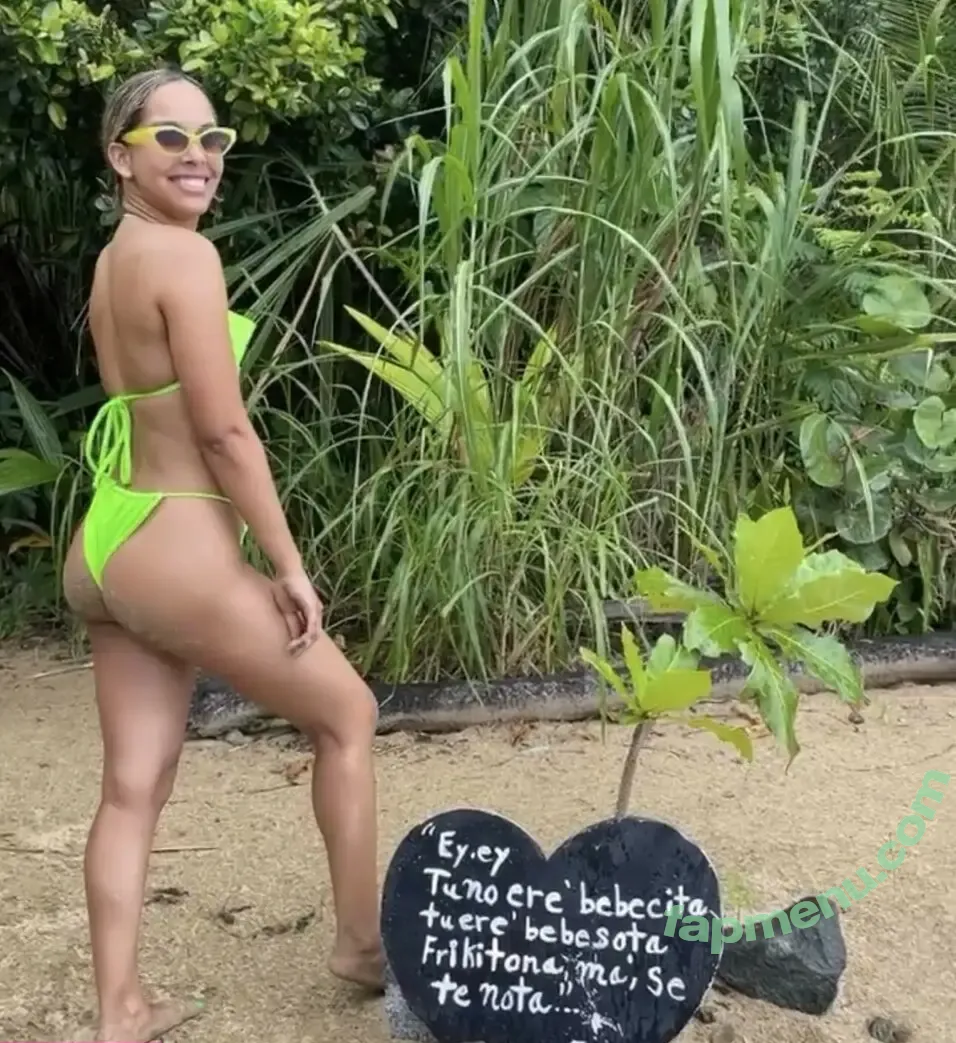 Angelibelly nude photo #0011 (Angelica Vassallo / Angieshausoftravel)