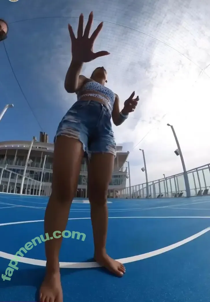 Angelibelly nude photo #0017 (Angelica Vassallo / Angieshausoftravel)