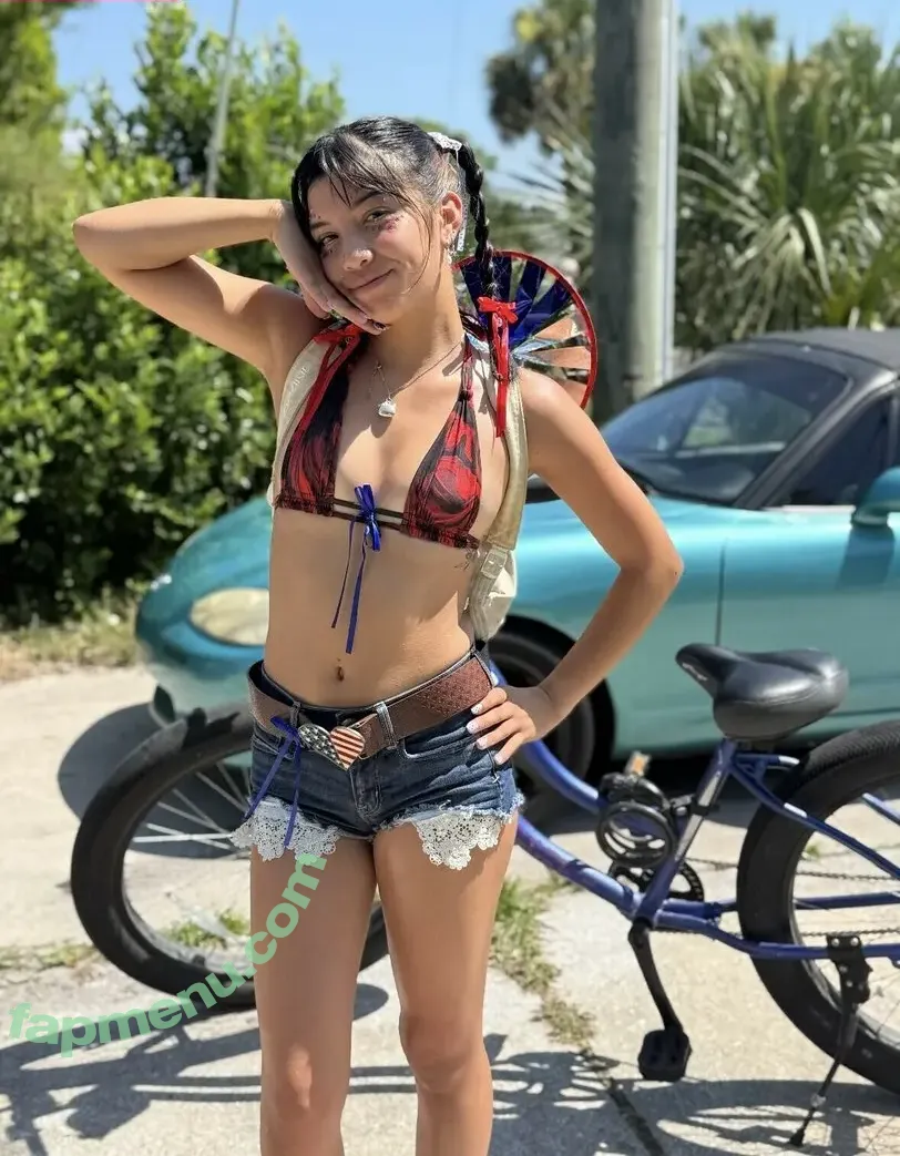 Angelina Fishtank nude photo #0019 (2and3dar_t / Purplemoths143 / angelinnareyes / purplemoths)