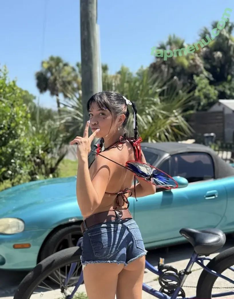 Angelina Fishtank nude photo #0026 (2and3dar_t / Purplemoths143 / angelinnareyes / purplemoths)