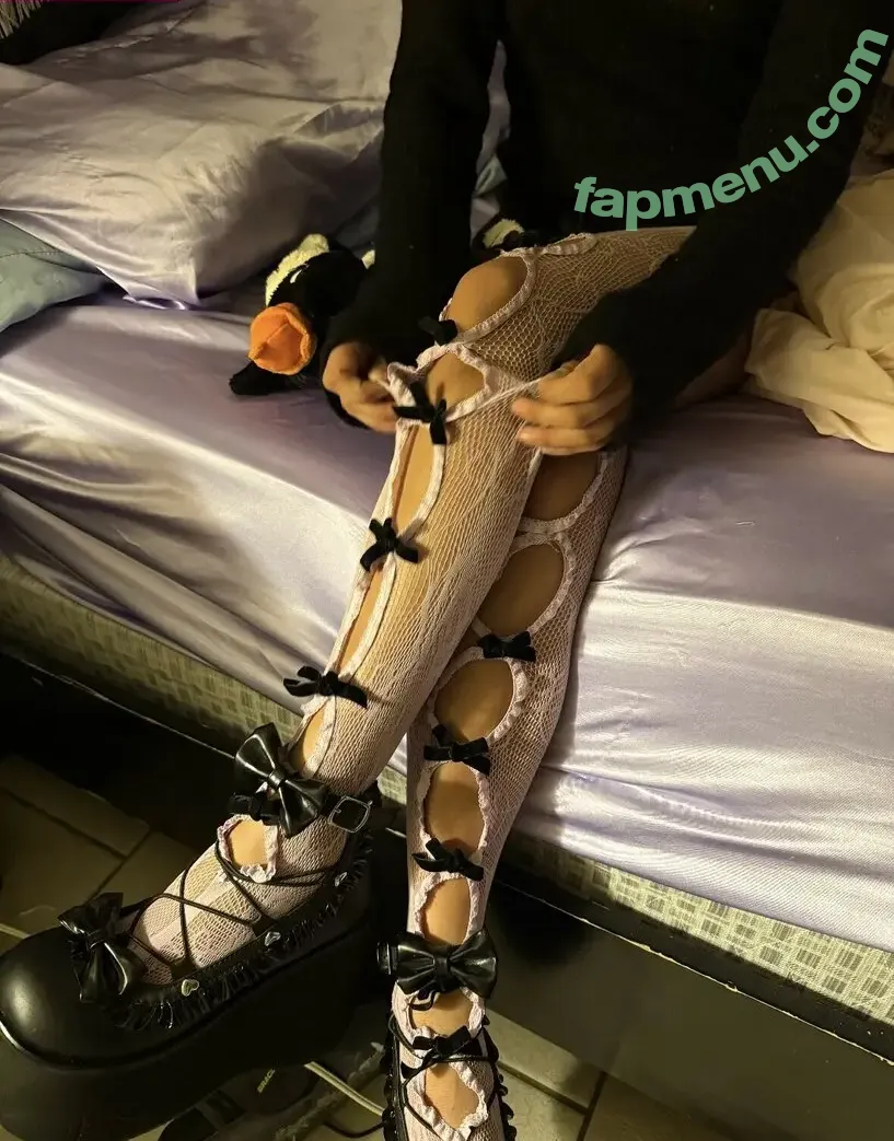 Angelina Fishtank nude photo #0028 (2and3dar_t / Purplemoths143 / angelinnareyes / purplemoths)