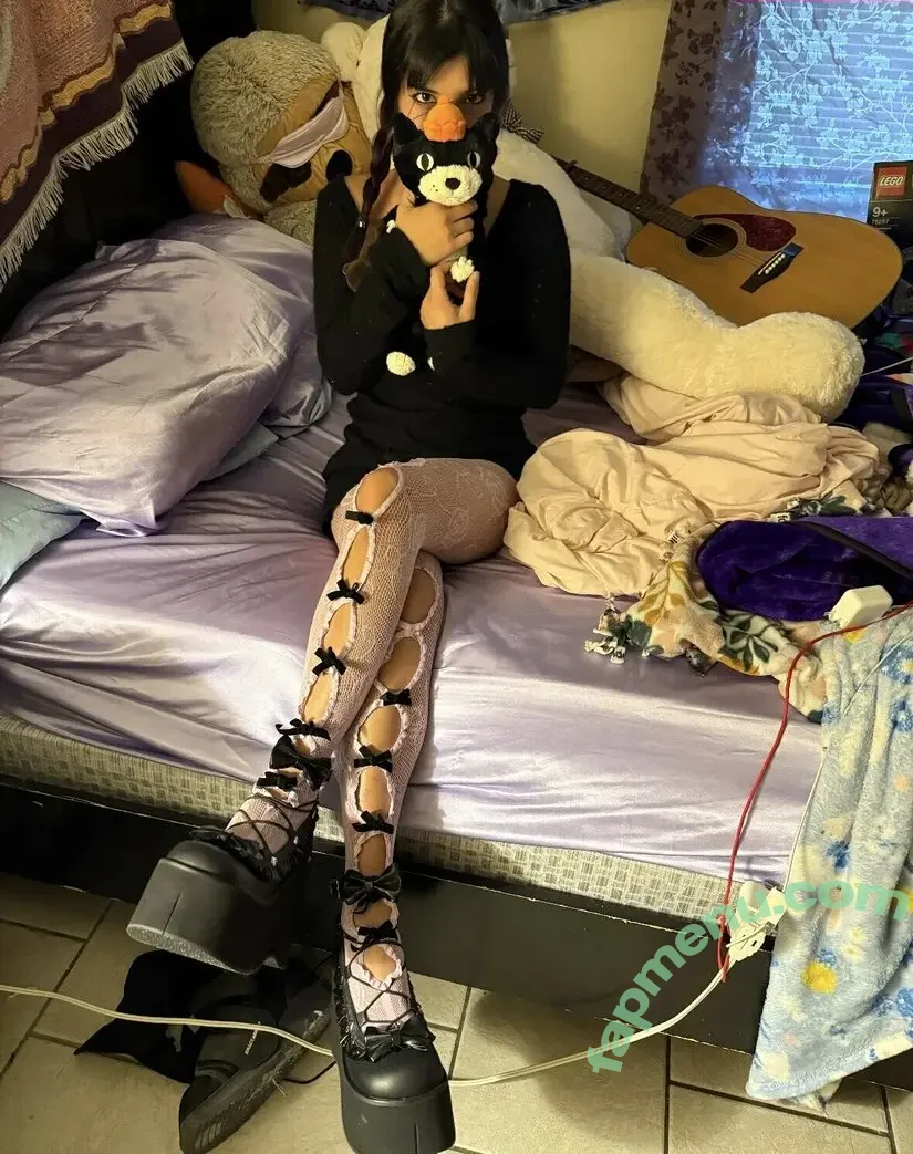 Angelina Fishtank nude photo #0029 (2and3dar_t / Purplemoths143 / angelinnareyes / purplemoths)