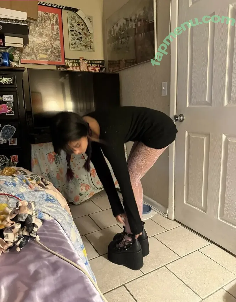 Angelina Fishtank nude photo #0030 (2and3dar_t / Purplemoths143 / angelinnareyes / purplemoths)