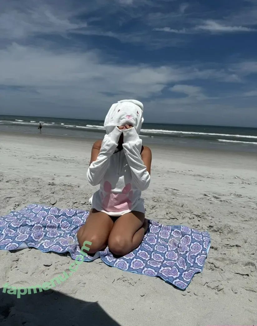 Angelina Fishtank nude photo #0039 (2and3dar_t / Purplemoths143 / angelinnareyes / purplemoths)