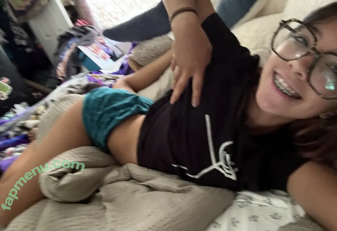 Angelina Fishtank nude photo #0079 (2and3dar_t / Purplemoths143 / angelinnareyes / purplemoths)