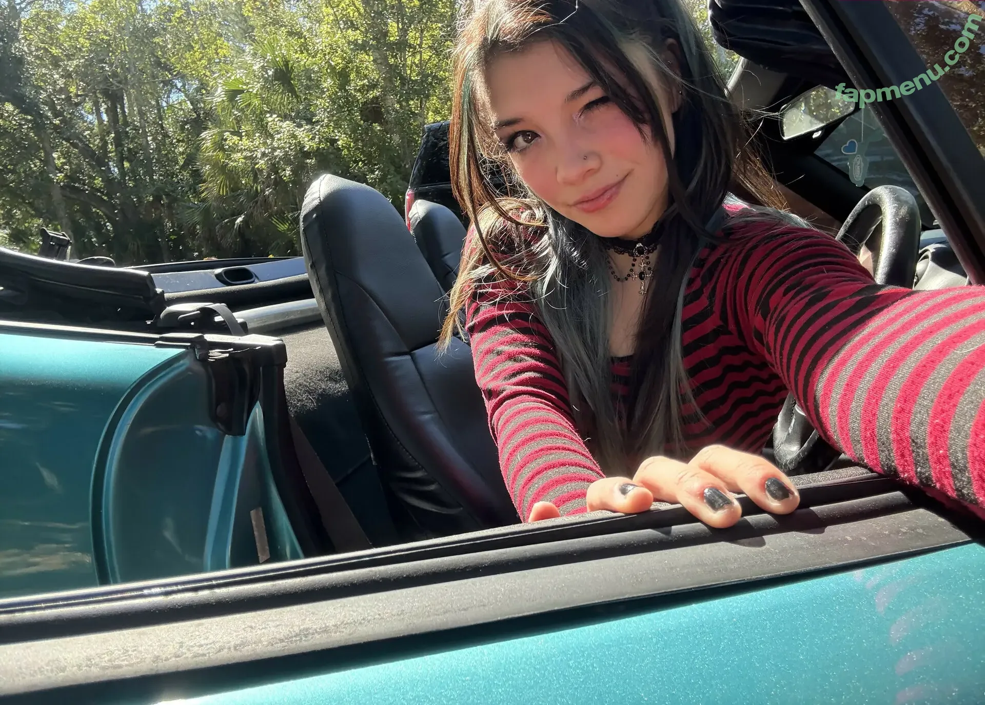 Angelina Fishtank nude photo #0180 (2and3dar_t / Purplemoths143 / angelinnareyes / purplemoths)